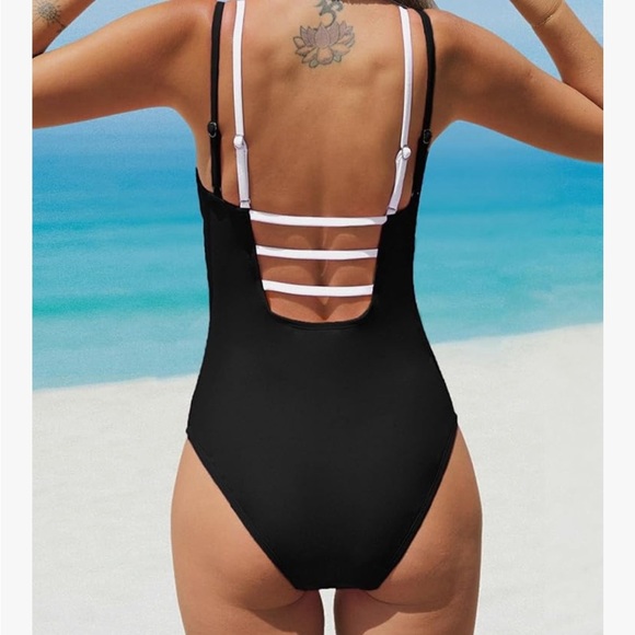 New Cupshe Black and White Women's Swimsuit size large - Picture 2 of 3